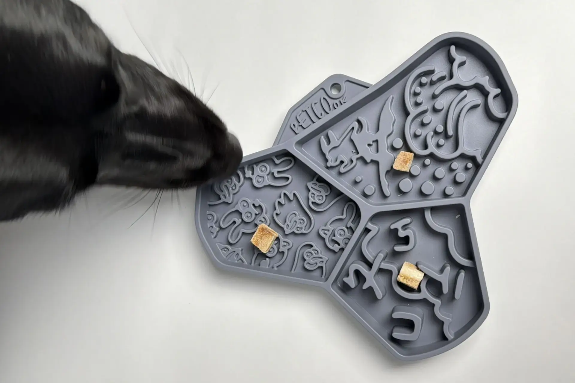 派庫舔食墊幫助狗狗慢食降低吃東西速度